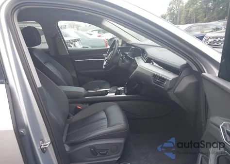 2022 Audi E-Tron Premium Quattro z USA, uszkodzony, nr VIN WA1AAAGE0NB045633